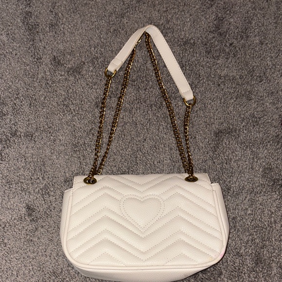 Elegant White Heart Quilted Shoulder Bag (also a crossbody) - Picture 4 of 4